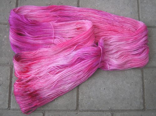 garnyarn-haandfarvet-garn-speckles-tynd-merino-uld-superwash-mulberry-silke-pink-lyseroed