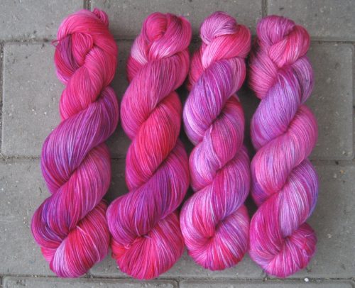 garnyarn-haandfarvet-garn-tynd-merinould-nylon-superwash-stroempegarn-pink-lilla