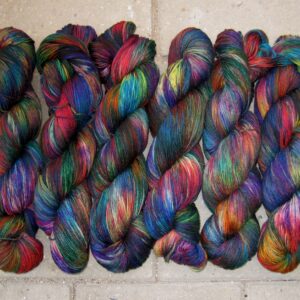 garnyarn-haandfarvet-garn-tynd-merinould-nylon-superwash-stroempegarn