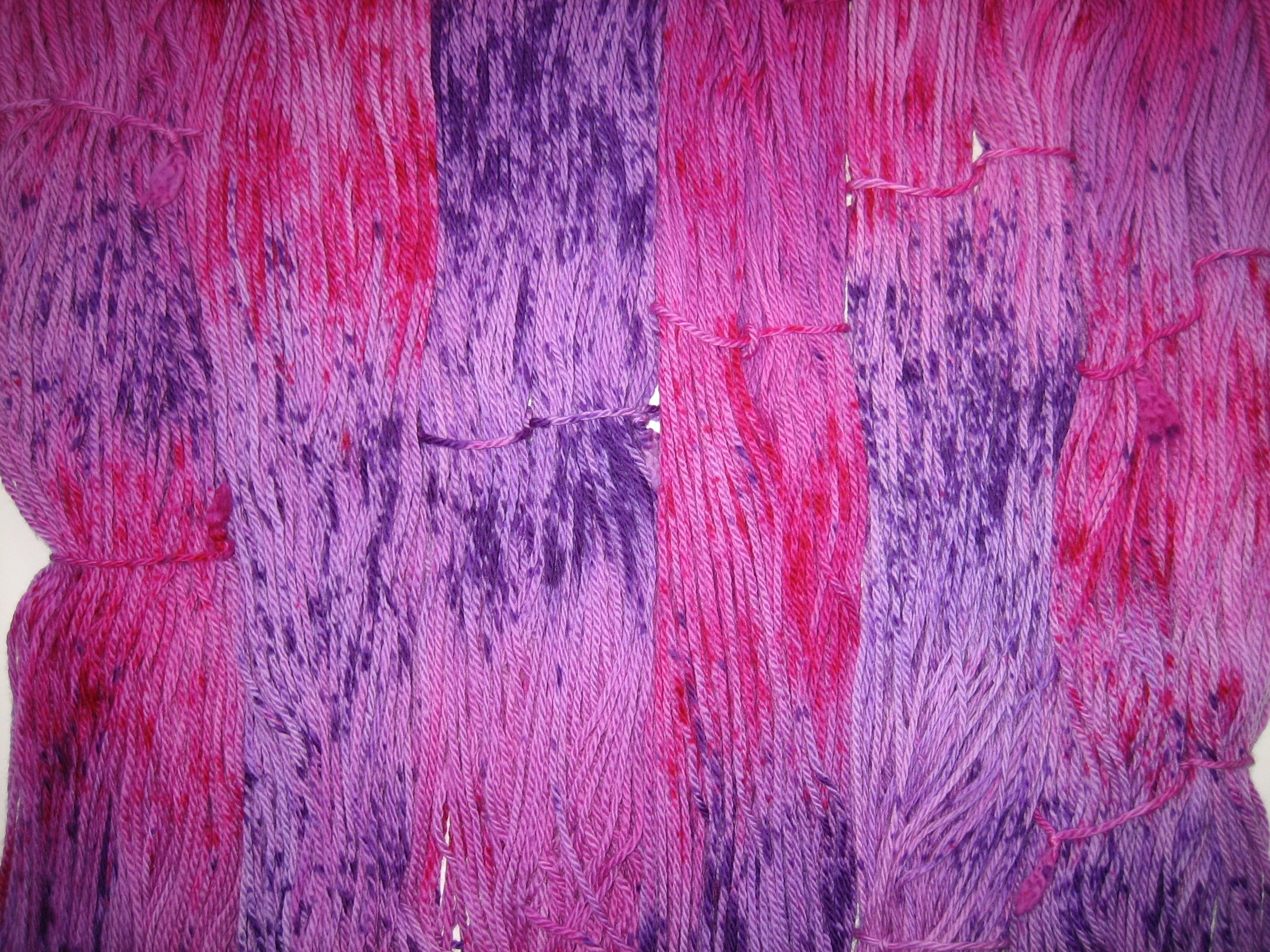 garnyarn-håndfarvet-garn-tyk-merinould-superwash-lilla-pink