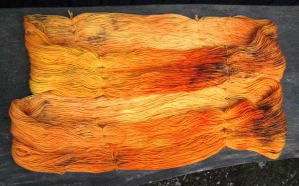 garnyarn-haandfarvet-garn-speckles-tynd-merino-uld-superwash-orange